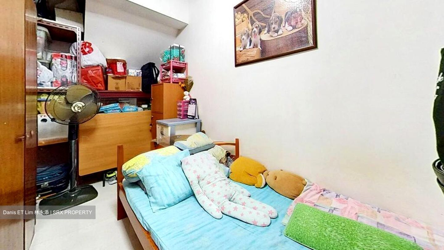 Parry Avenue (D19), Terrace #503511341